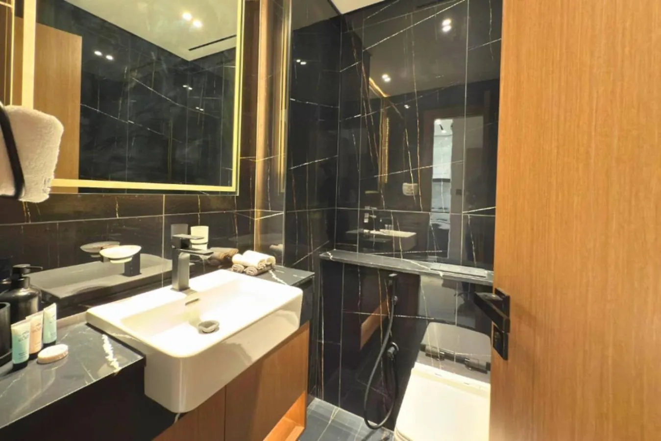 1 Bedroom Apt Binghatti Venus, Jumeirah Village Circle Dubai Emirati Arabi Uniti